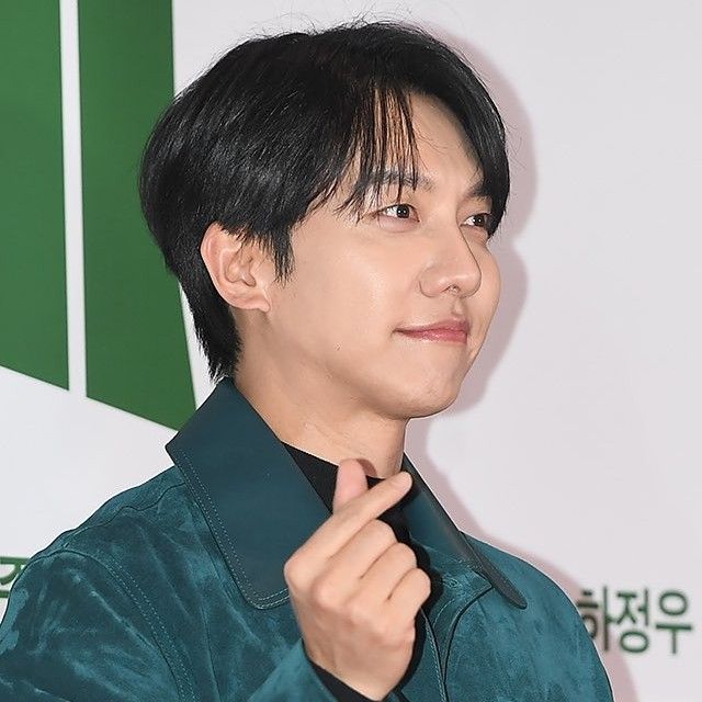 Foto terbaru dari Lee Seunggi