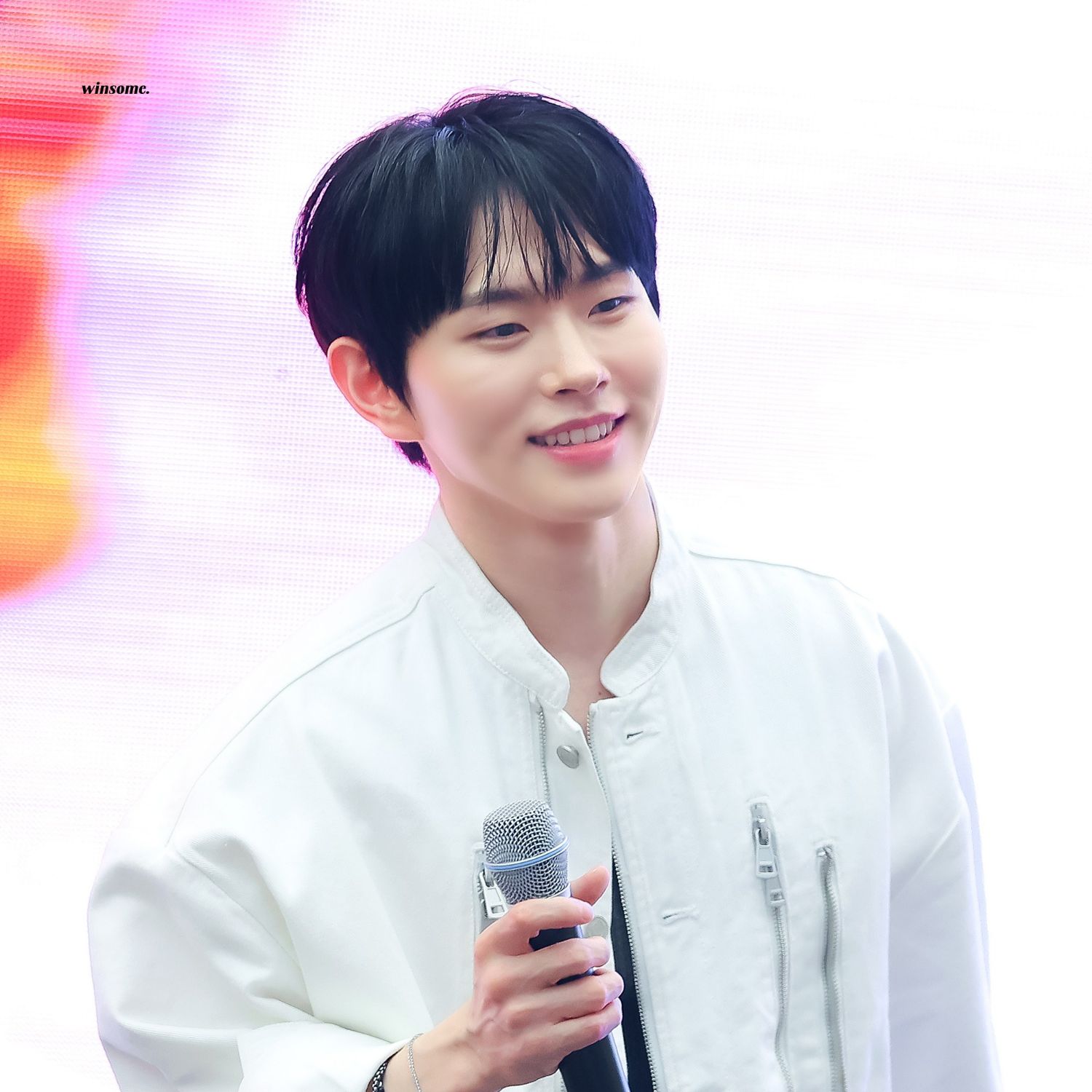 A moment captured by a fan of Lee Byeongchan