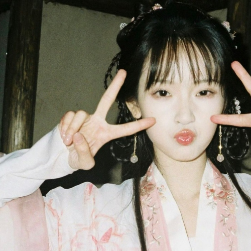 Foto kegiatan terbaru dari Zhang Miaoyi