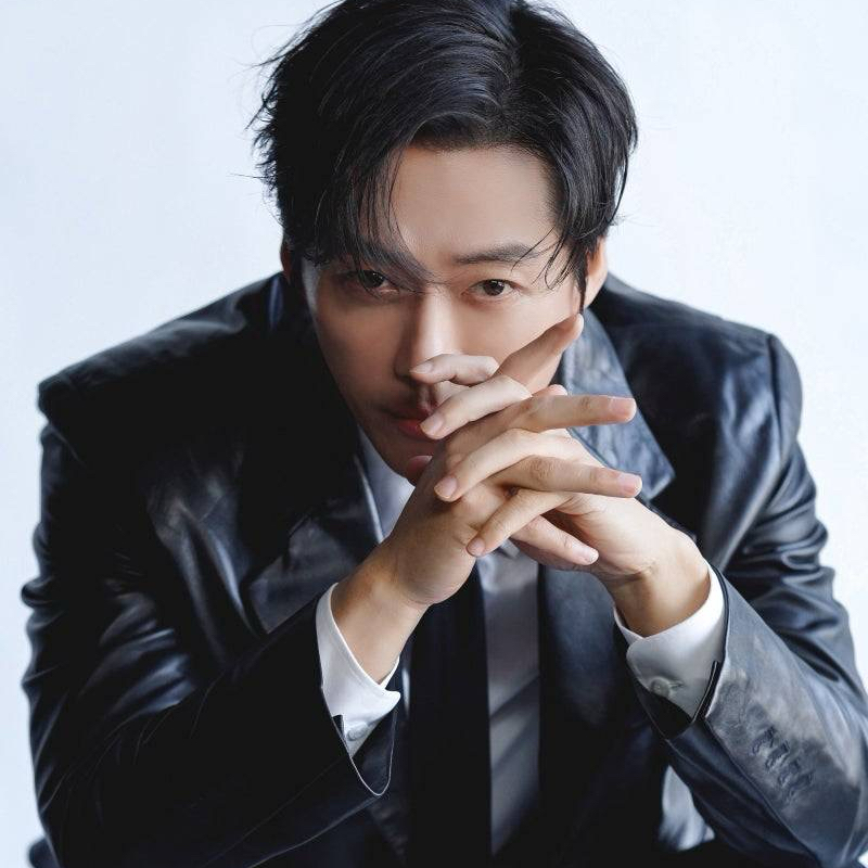 Behind-the-scenes cut of Namkoong Min