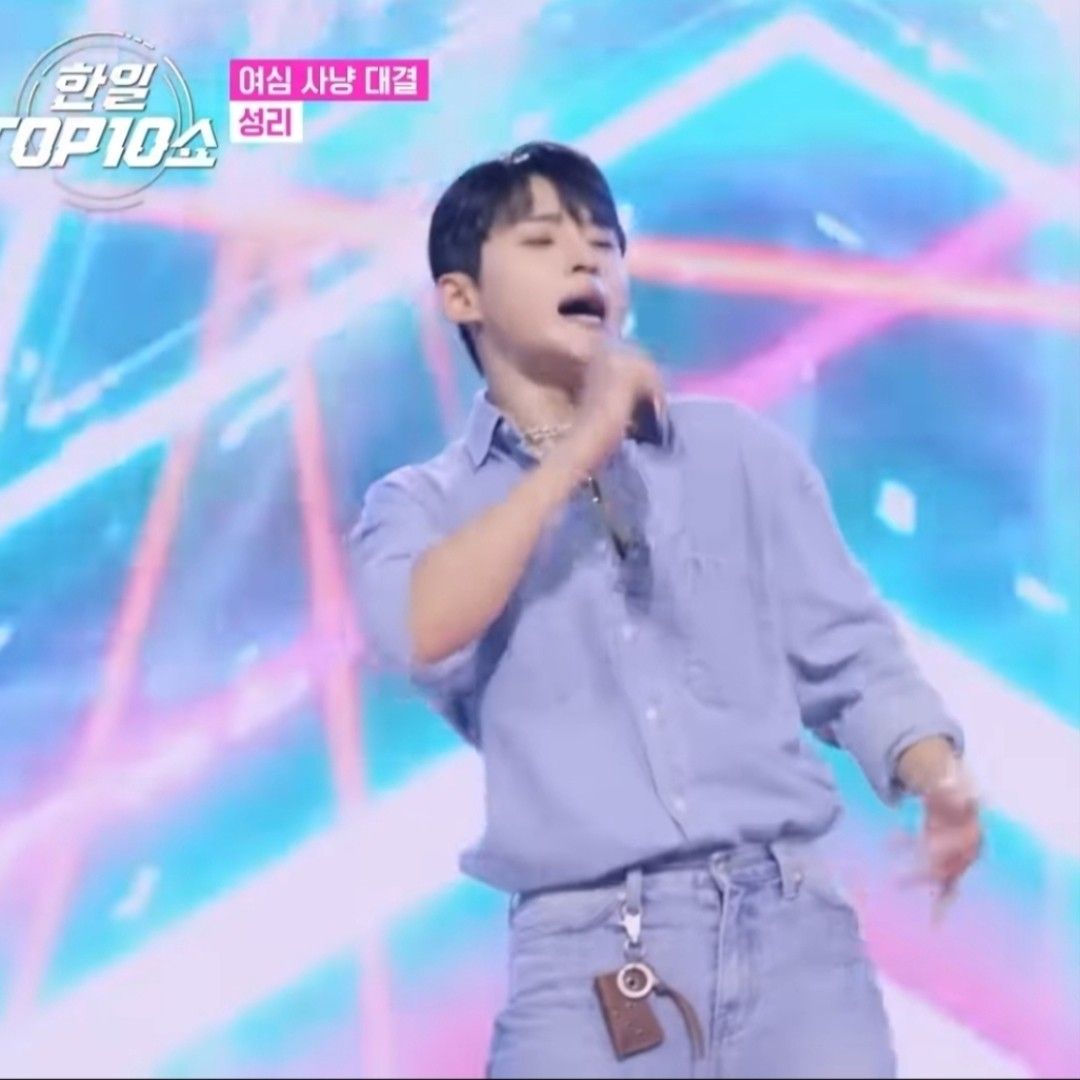 A moment captured by a fan of Seong Ri