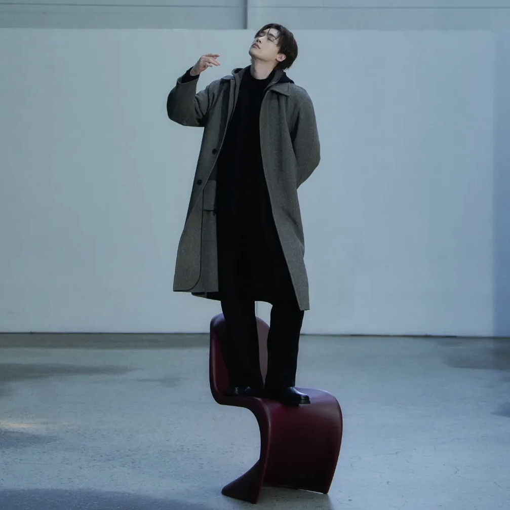 Behind-the-scenes cut of Lee Jongsuk