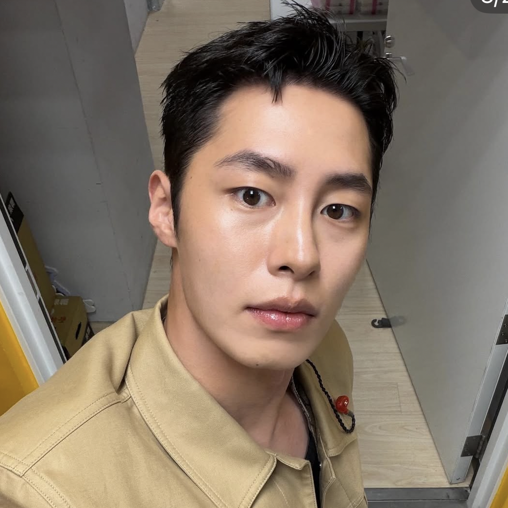 Recent activity shot of Lee Jaewook