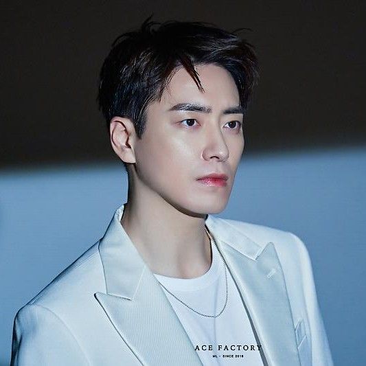 Behind-the-scenes cut of Lee Joonhyuk