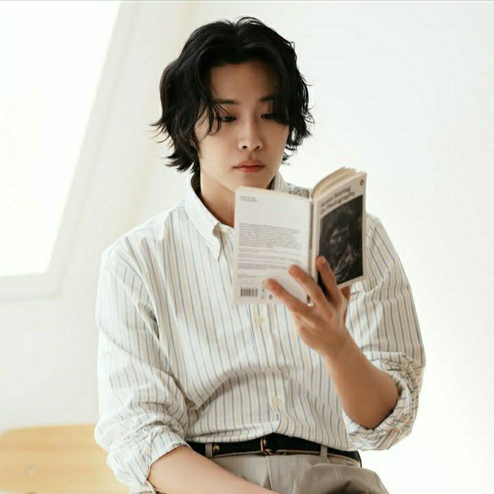 Behind-the-scenes cut of Lee Jongwon