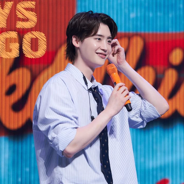 粉絲拍下的李鍾碩瞬間