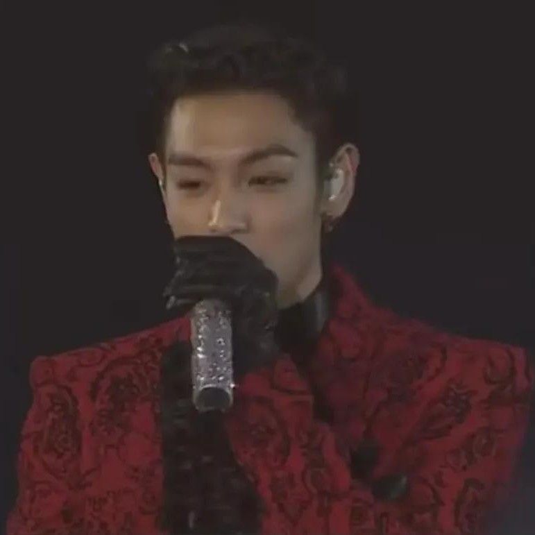 A moment captured by a fan of T.O.P