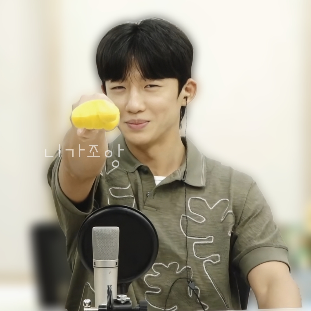 A moment captured by a fan of Shin Seungtae
