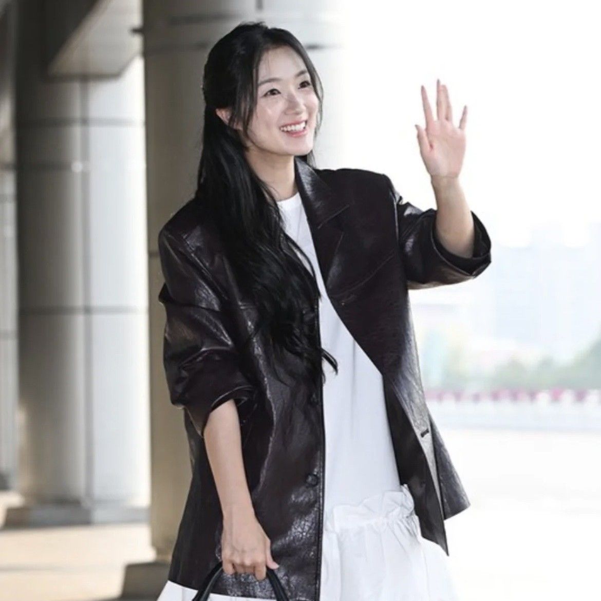 Behind-the-scenes cut of Kim Hyeyoon