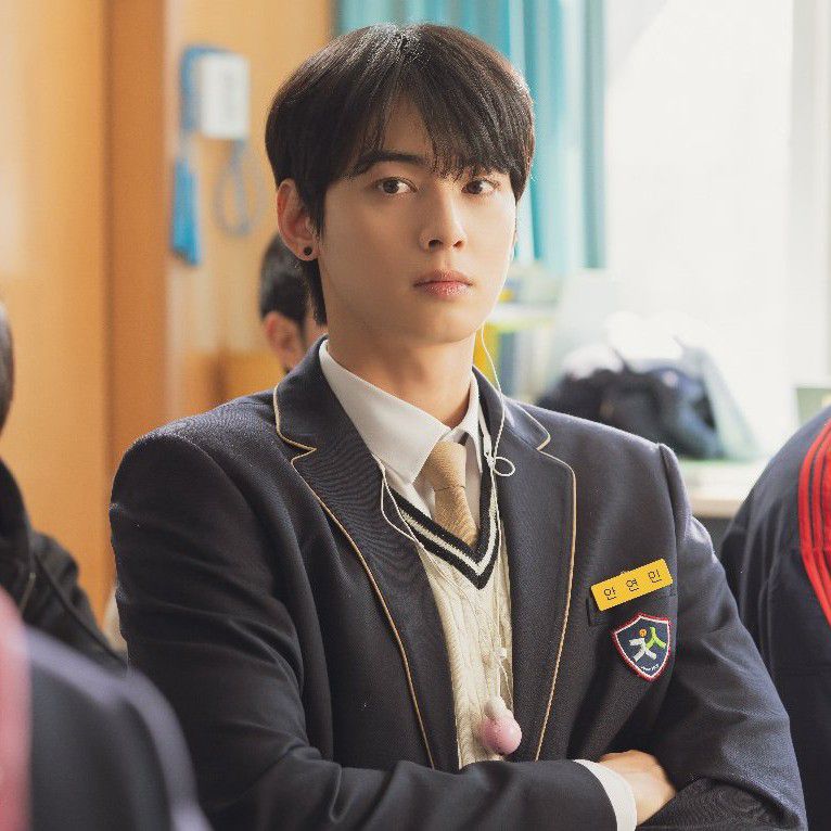 Behind-the-scenes cut of Cha Eunwoo