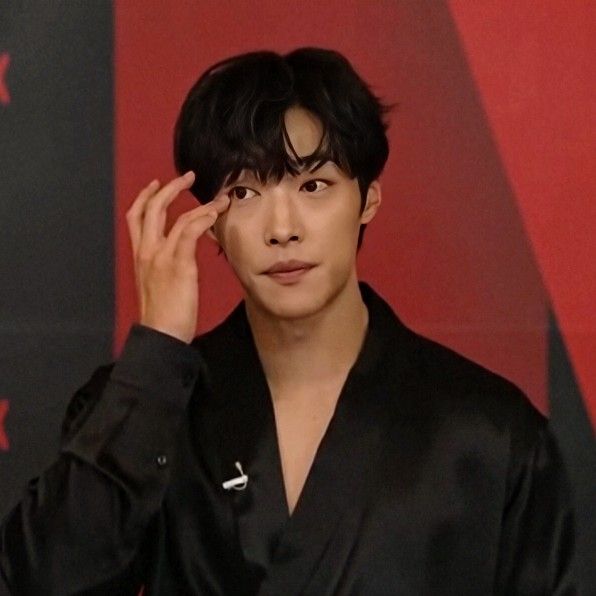 A moment captured by a fan of Woo Dohwan