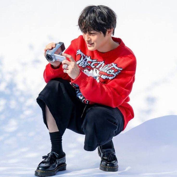 Behind-the-scenes cut of Kim Bum