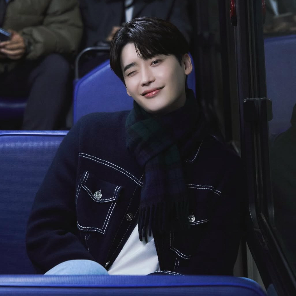 A moment captured by a fan of Lee Jongsuk