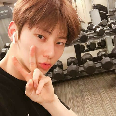 Behind-the-scenes cut of Hwang Minhyun