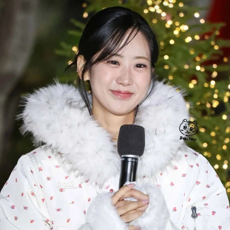 A moment captured by a fan of Kang Hyeyeon