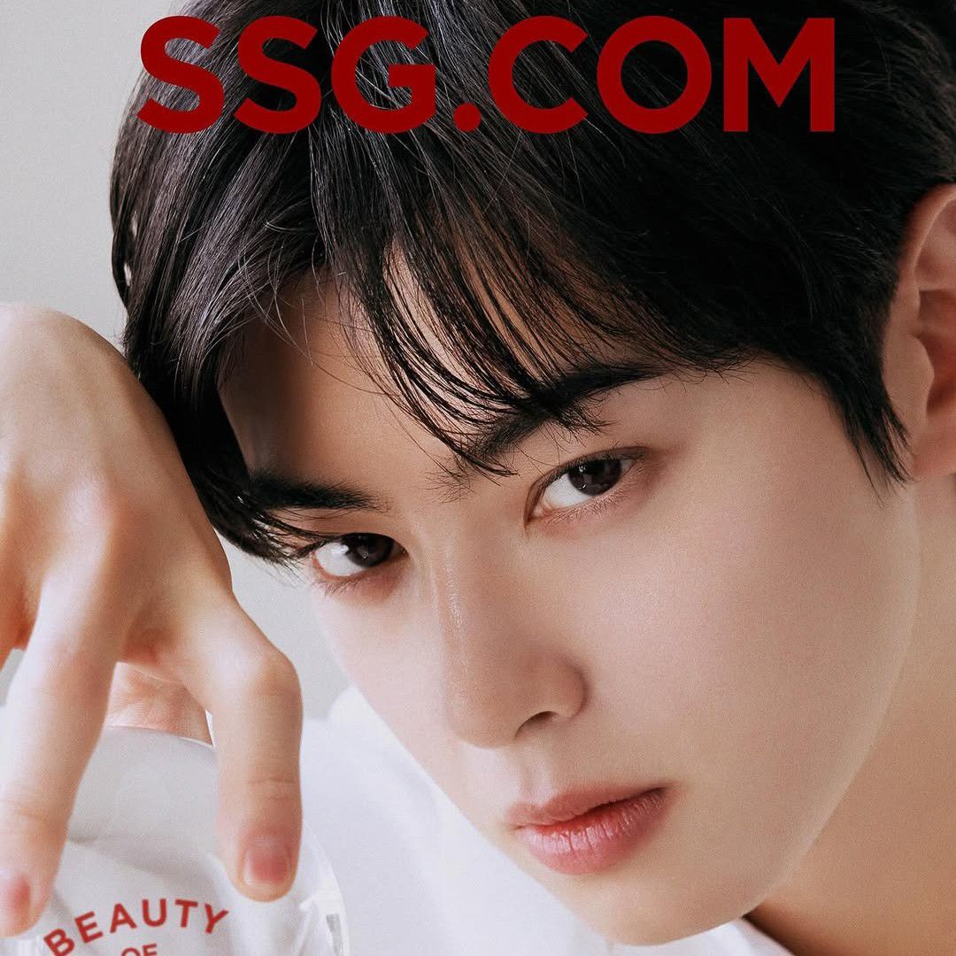 A moment captured by a fan of Cha Eunwoo