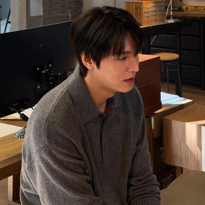 粉絲拍下的李敏鎬瞬間