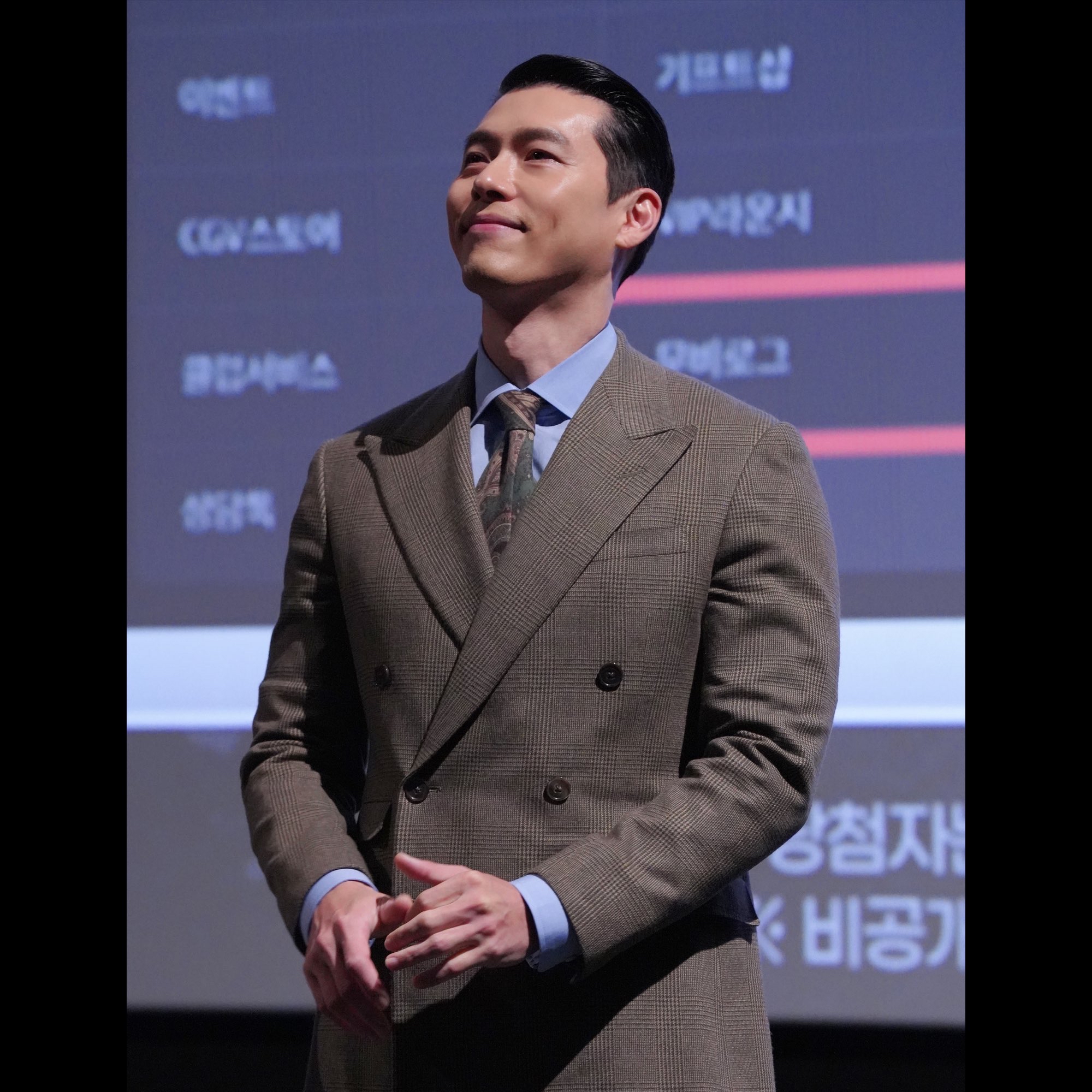 A moment captured by a fan of Hyun Bin