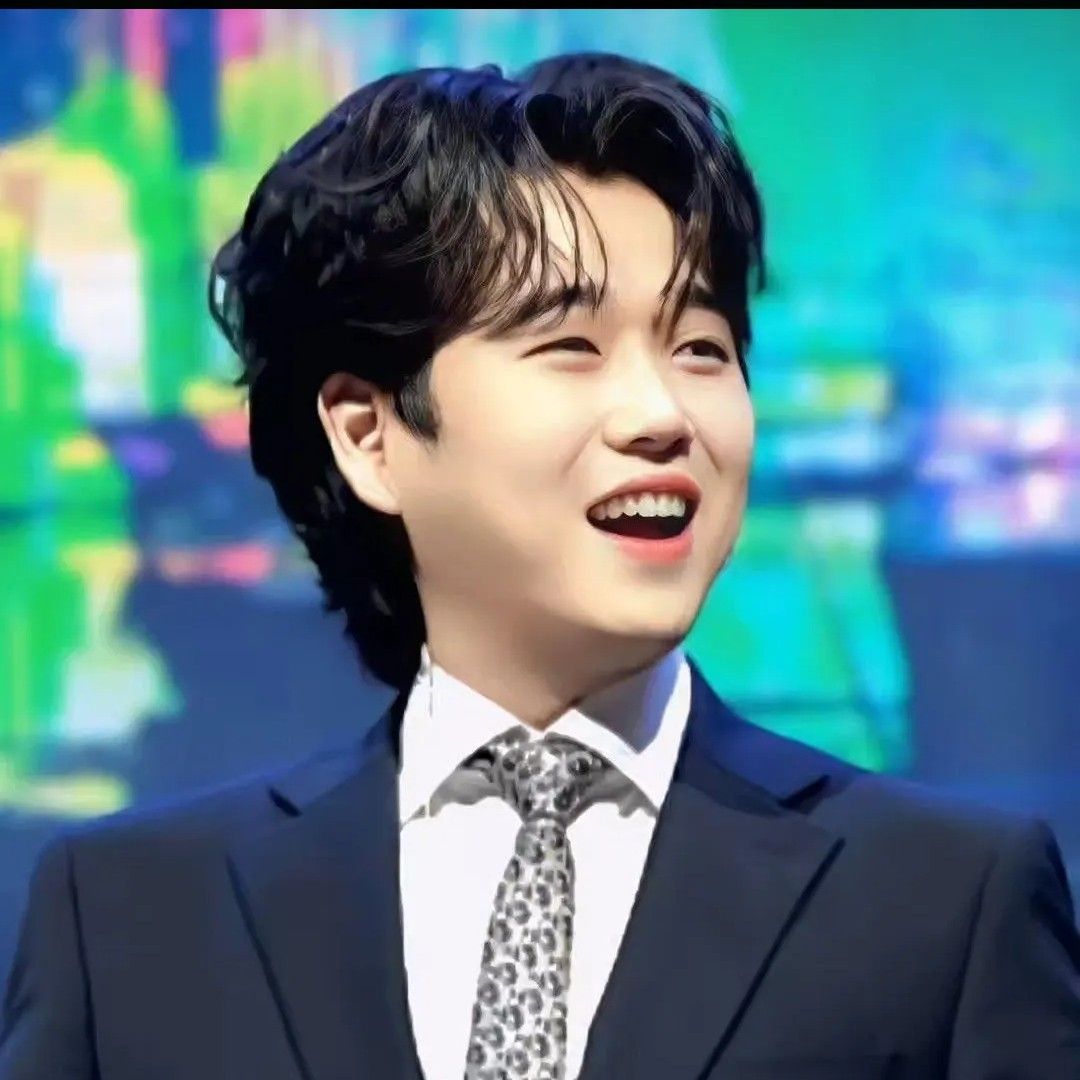 Behind-the-scenes cut of Hwang Youngwoong