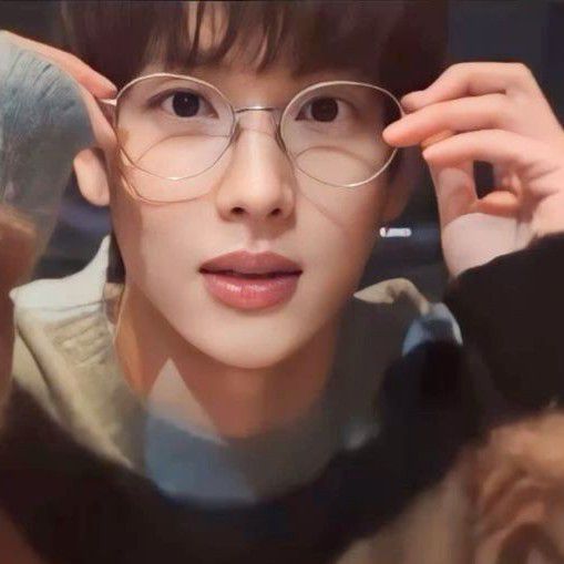 Behind-the-scenes cut of Lim Siwan