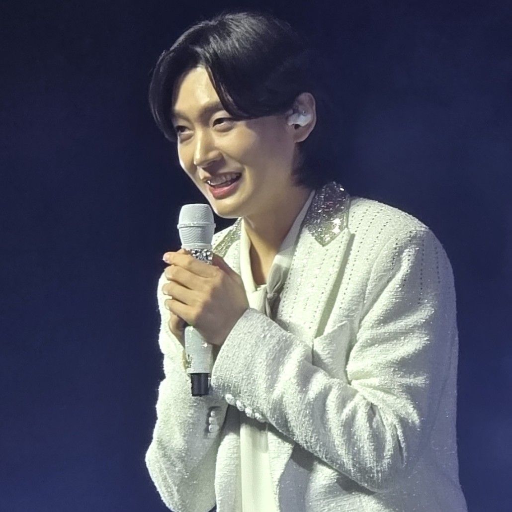 오늘 가장 핫한 셀럽 커뮤니티 피드