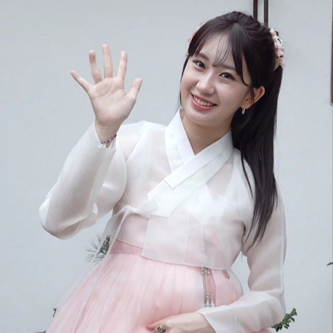 Behind-the-scenes cut of Jeon Yujin