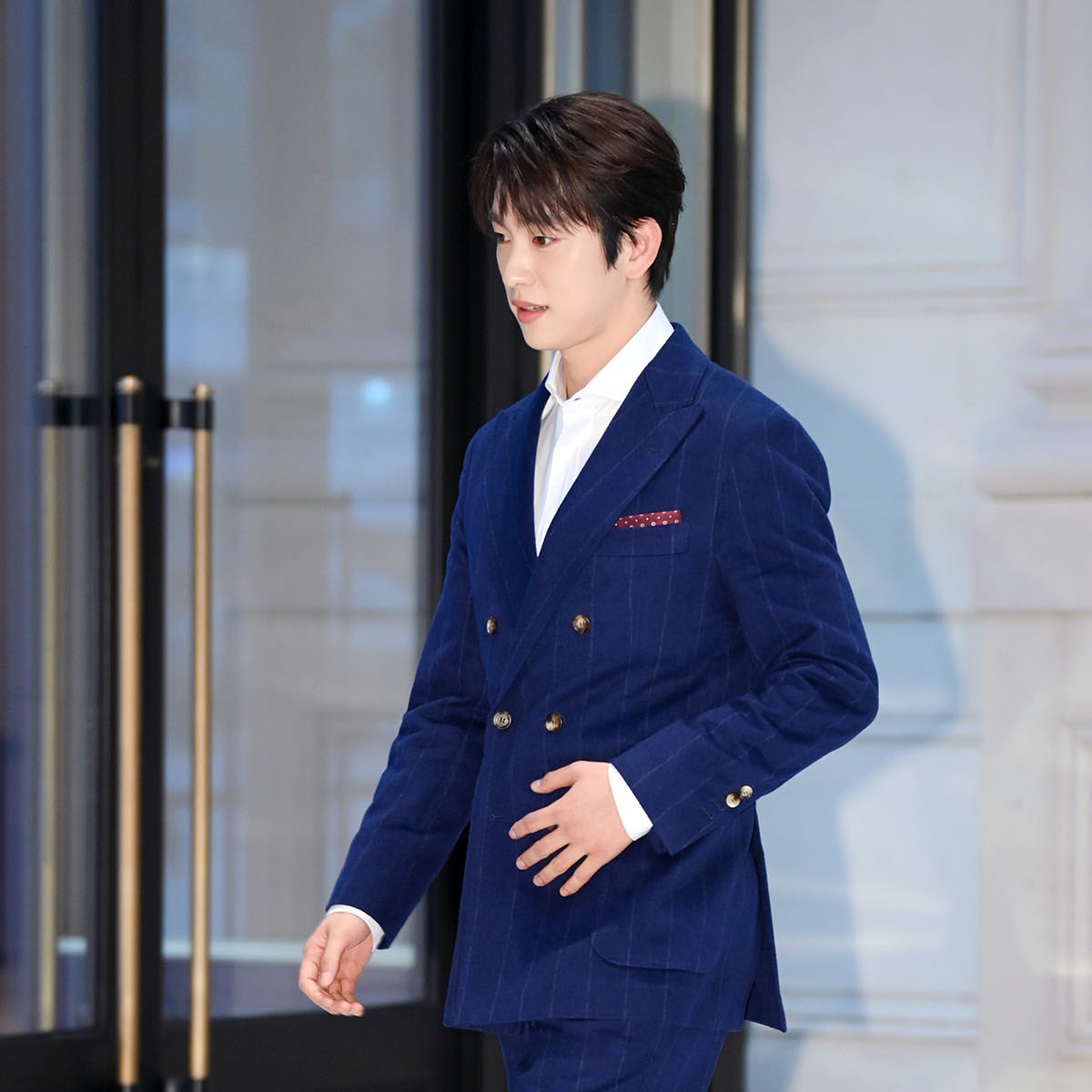 Cuplikan di balik layar dari Park Jinyoung