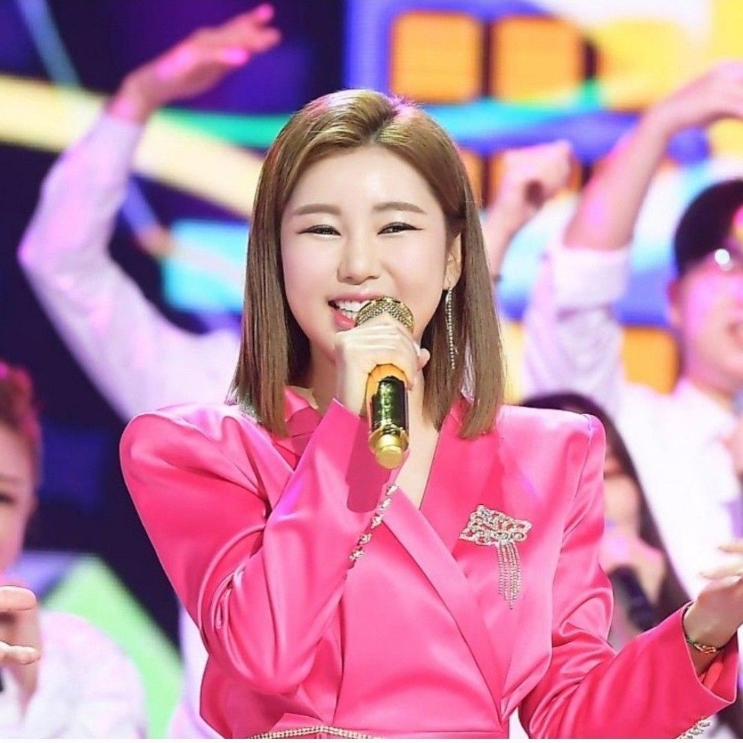 Foto terbaru dari Song Gain