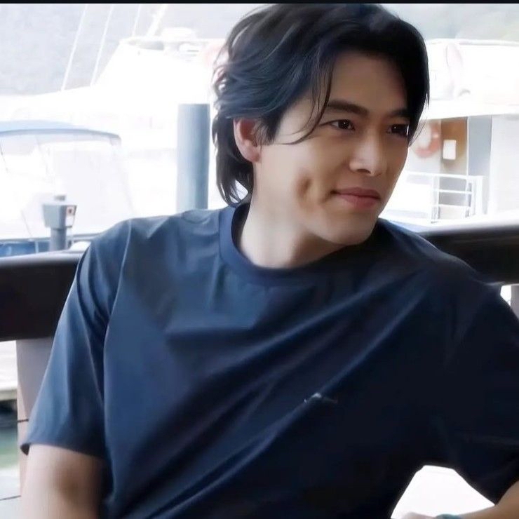 Foto terbaru dari Hyun Bin