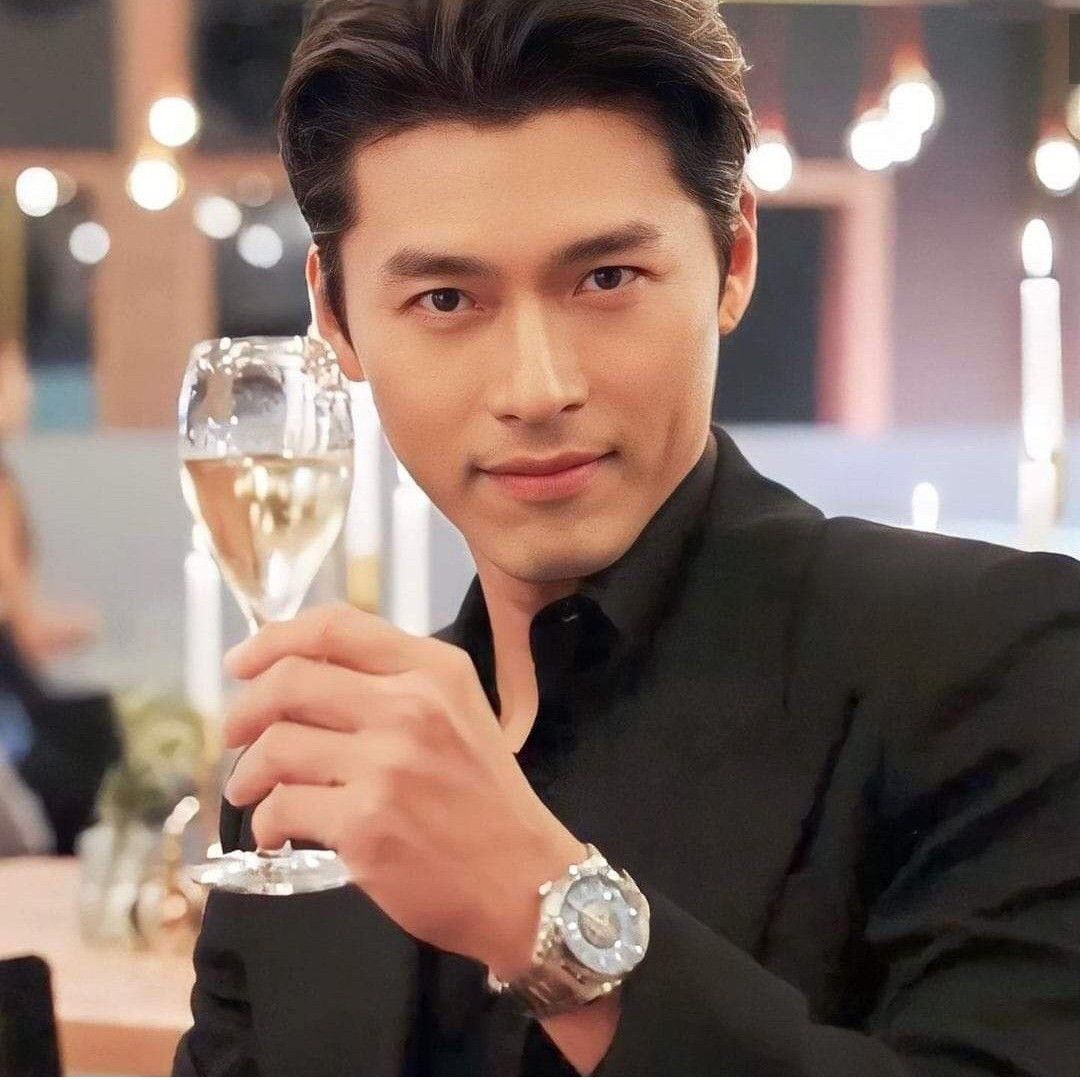 A moment captured by a fan of Hyun Bin