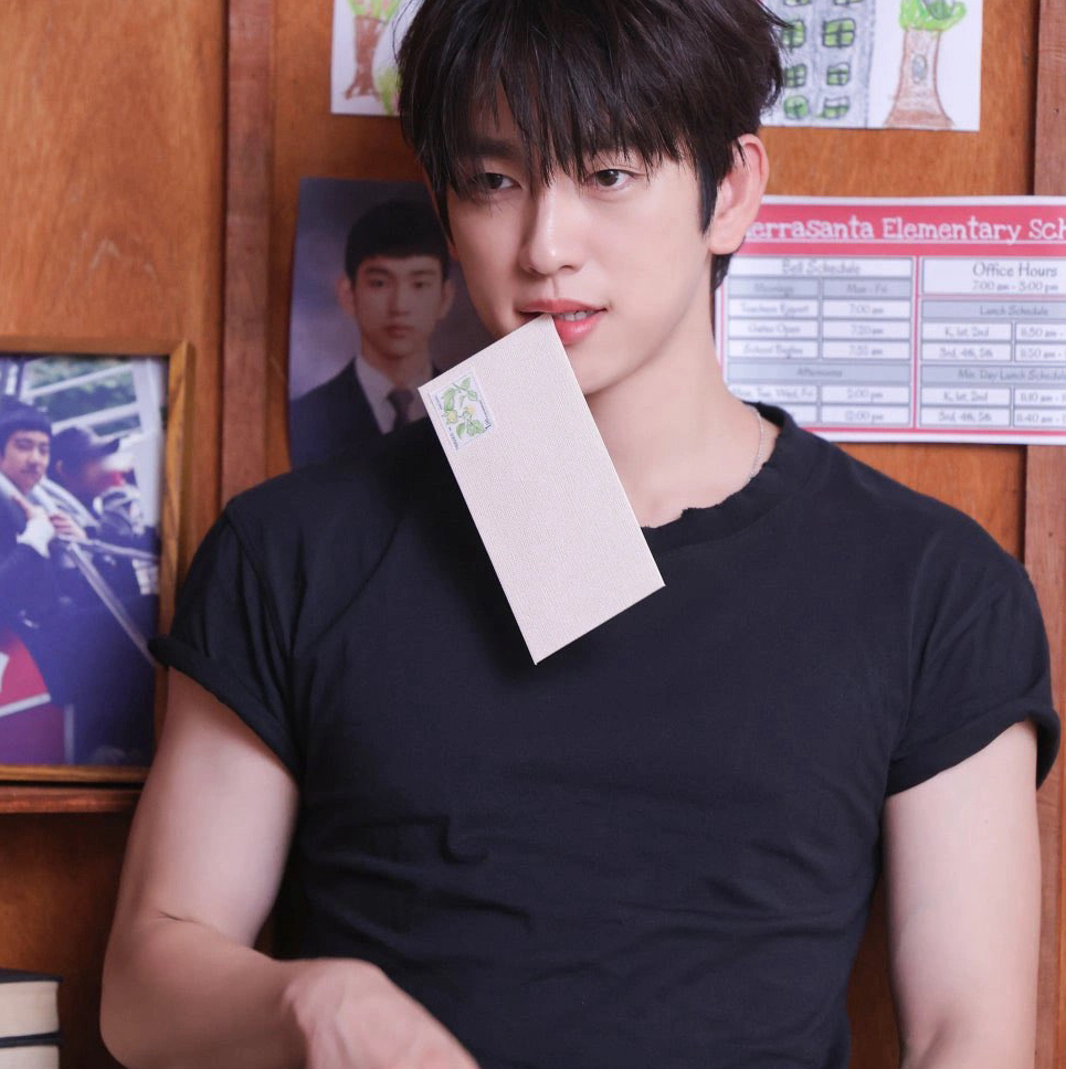 A moment captured by a fan of Park Jinyoung