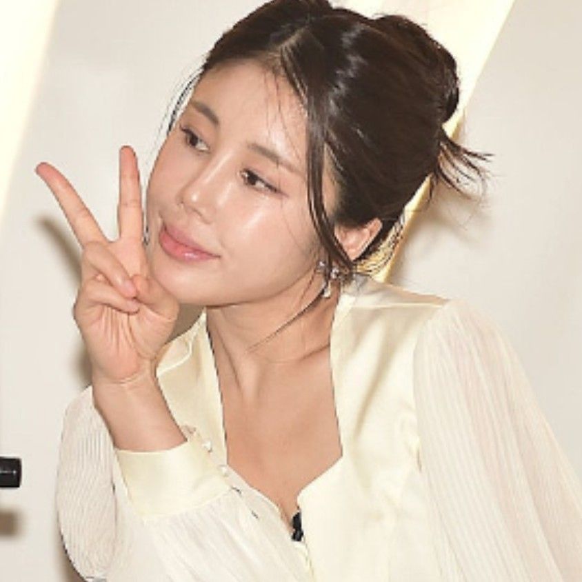 Foto kegiatan terbaru dari Kim Soyou