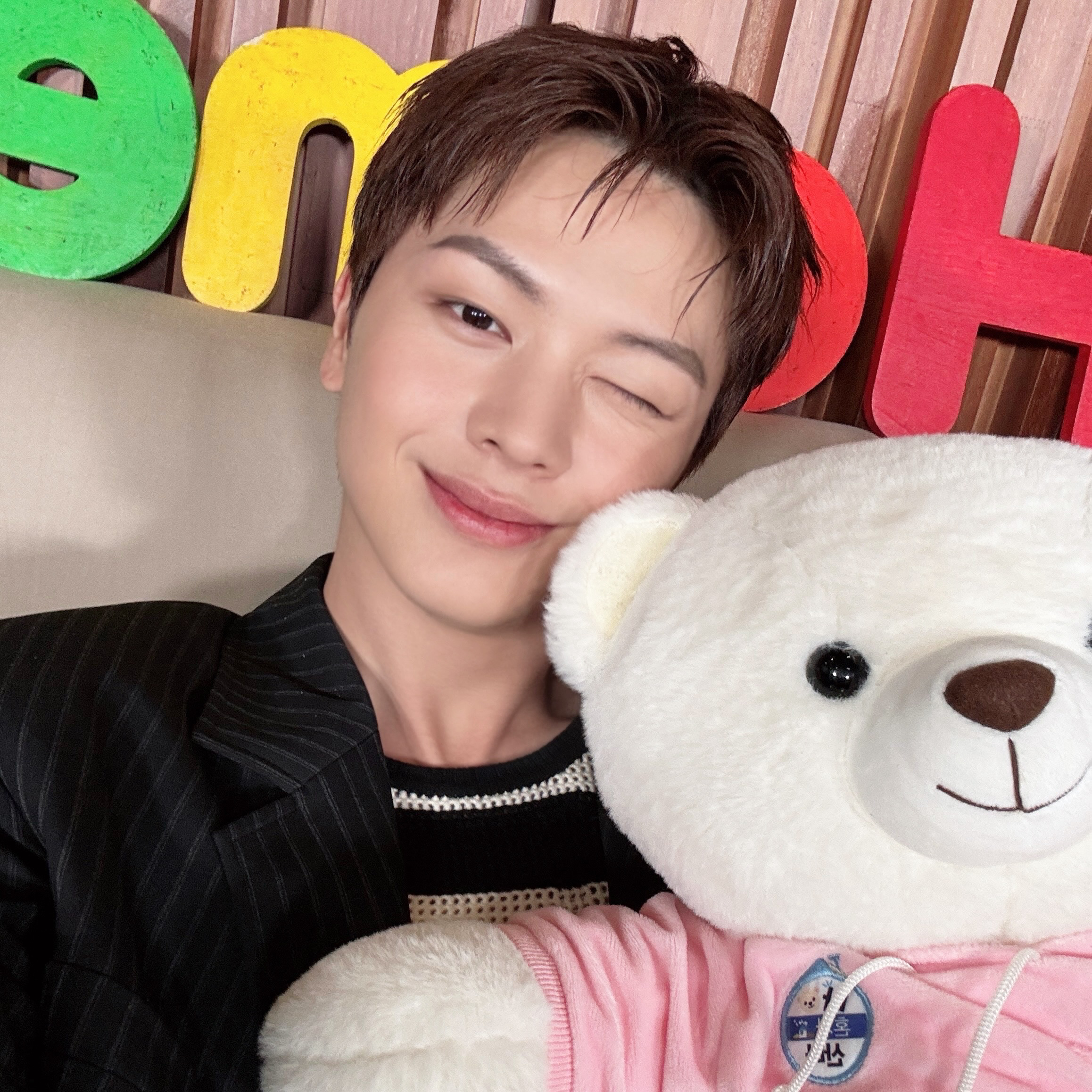 Behind-the-scenes cut of Yook Sungjae