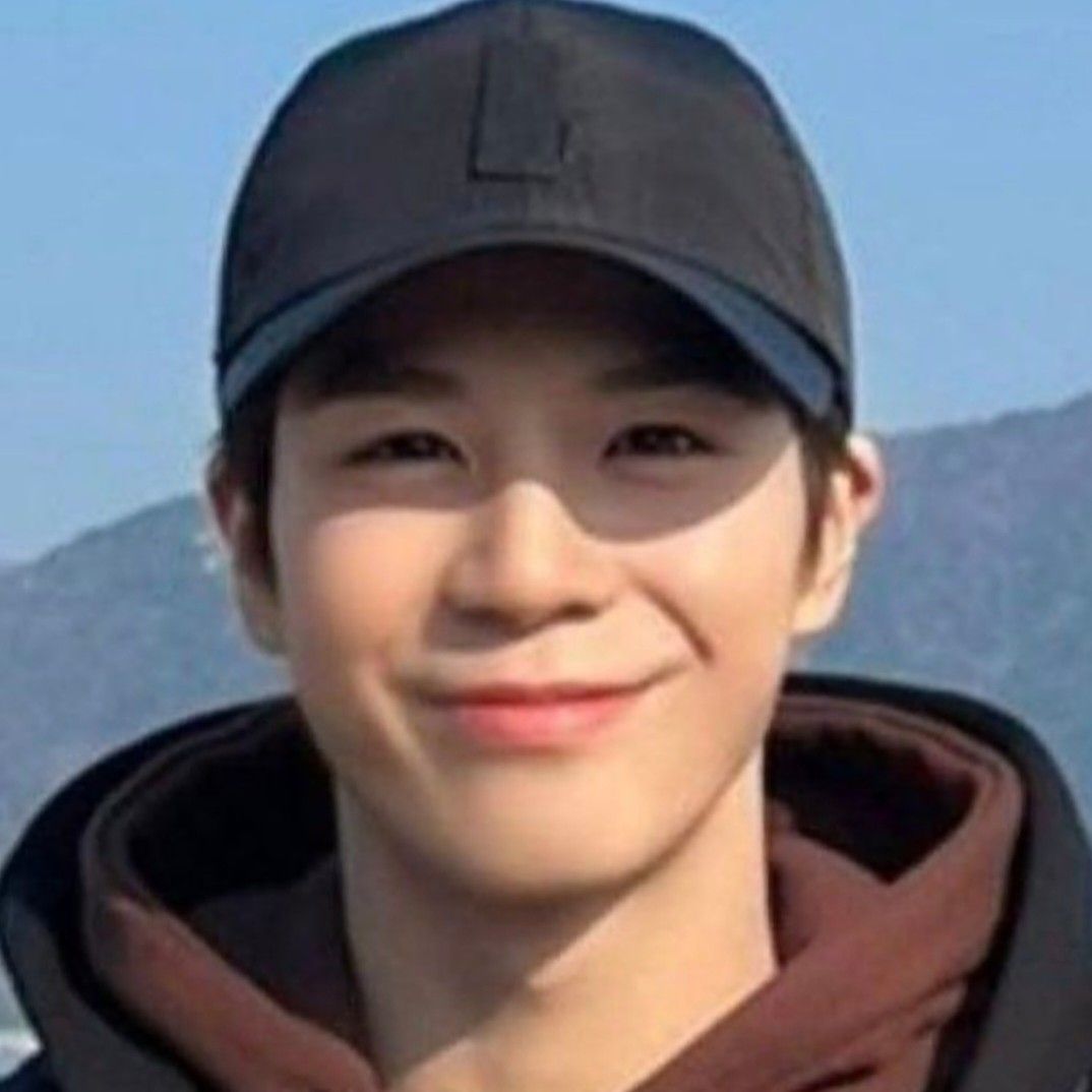 Behind-the-scenes cut of Jeong Dongwon