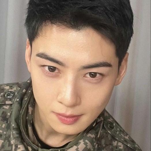 Recent activity shot of Cha Eunwoo