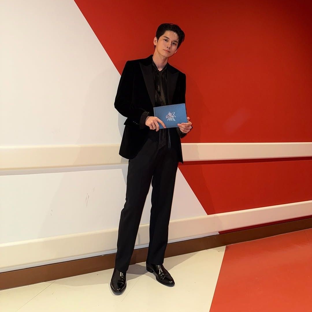 粉丝拍下的邕圣祐瞬间