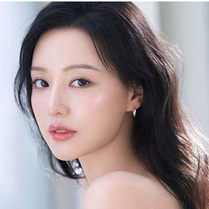 Behind-the-scenes cut of Kim Jiwon