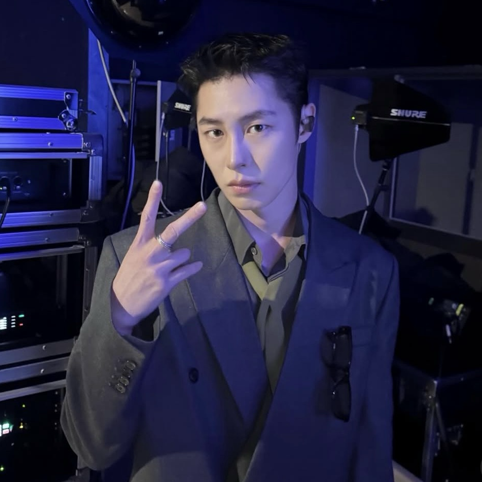 Behind-the-scenes cut of Lee Jaewook