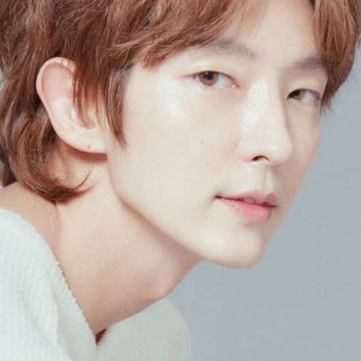 Behind-the-scenes cut of Lee Joongi