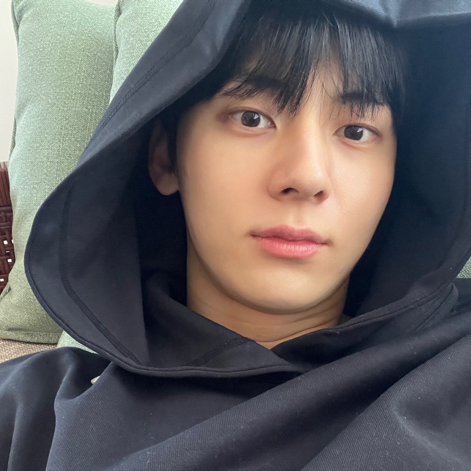A moment captured by a fan of Hwang Minhyun