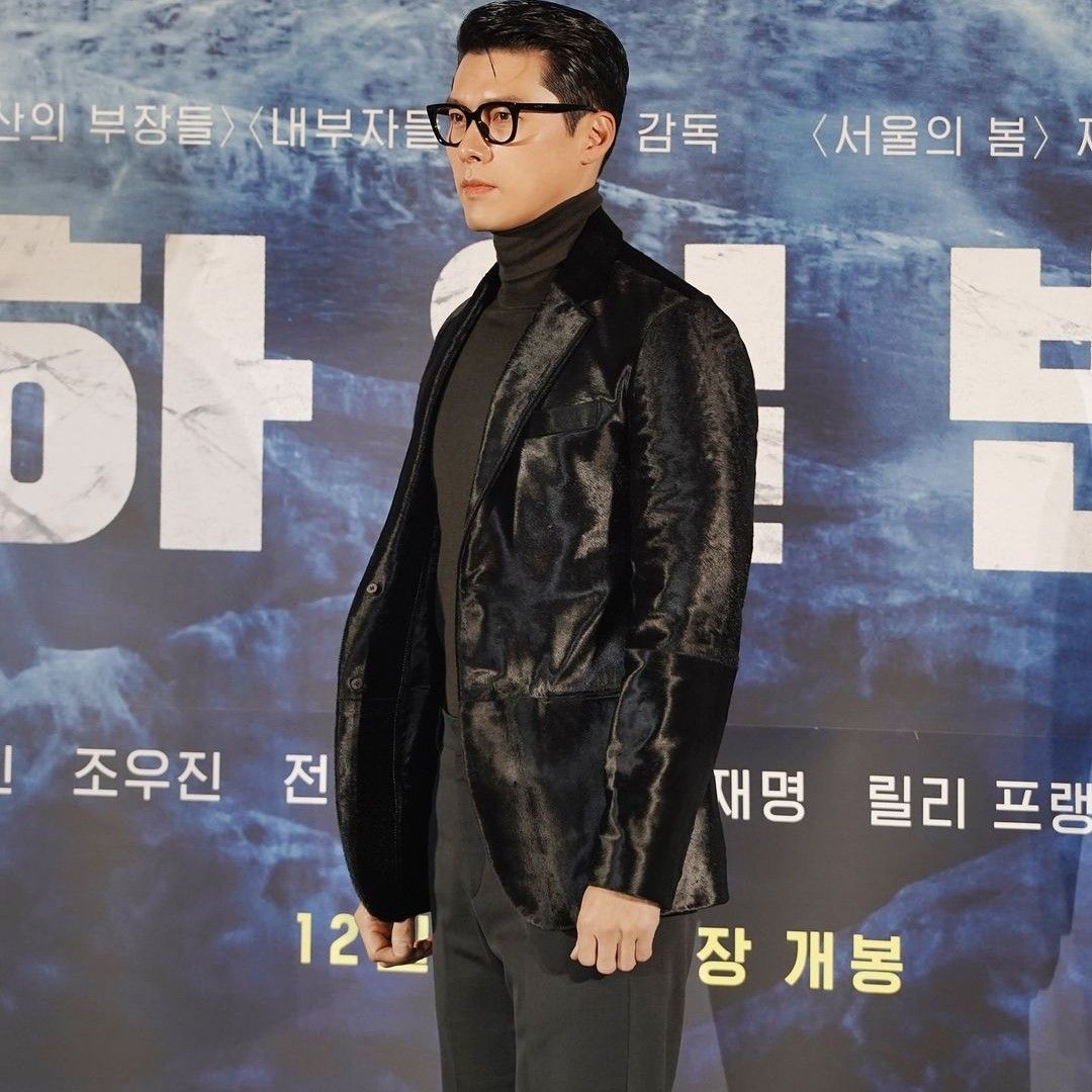 A moment captured by a fan of Hyun Bin