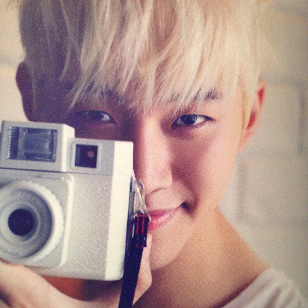Behind-the-scenes cut of Lee Junho