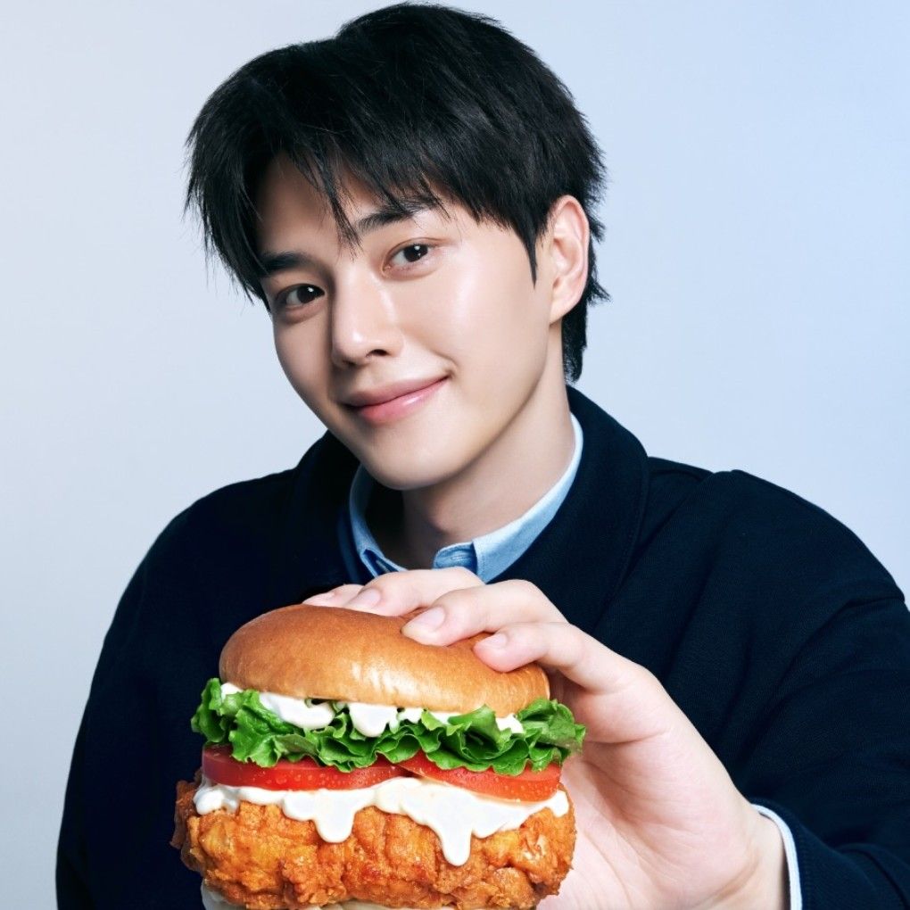 Latest photo of Song Kang