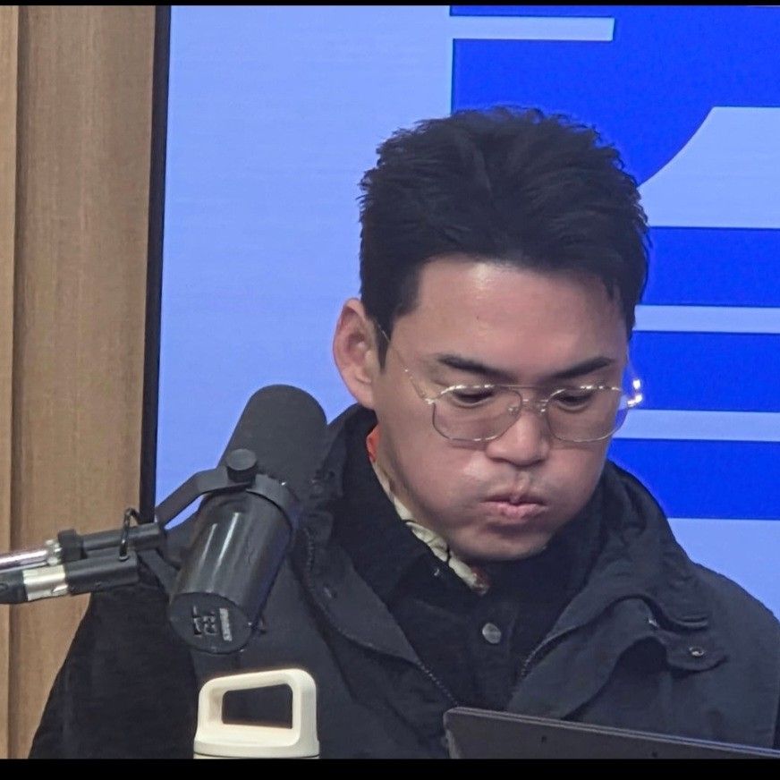 Behind-the-scenes cut of Lee Jung