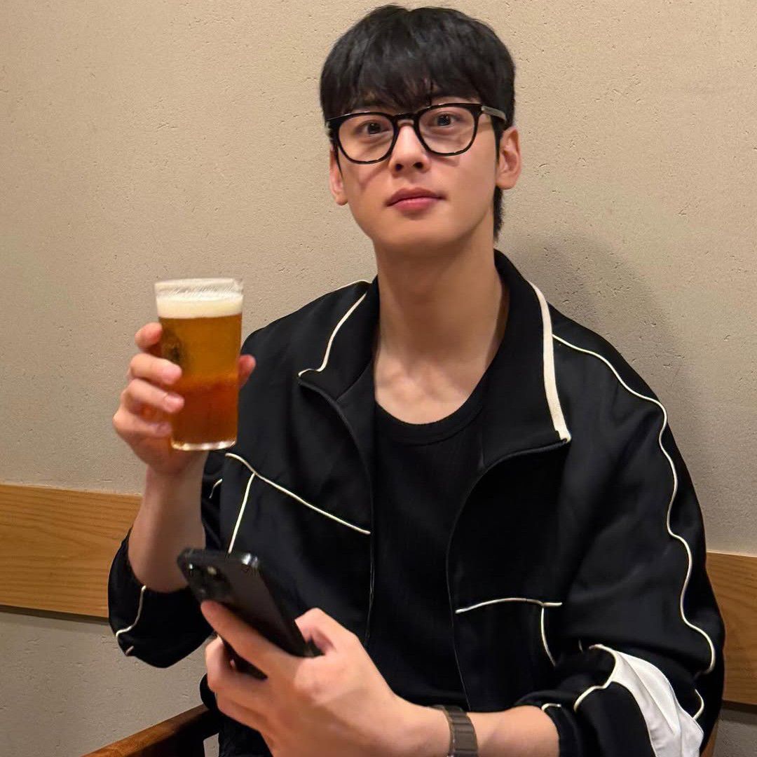 Recent activity shot of Cha Eunwoo