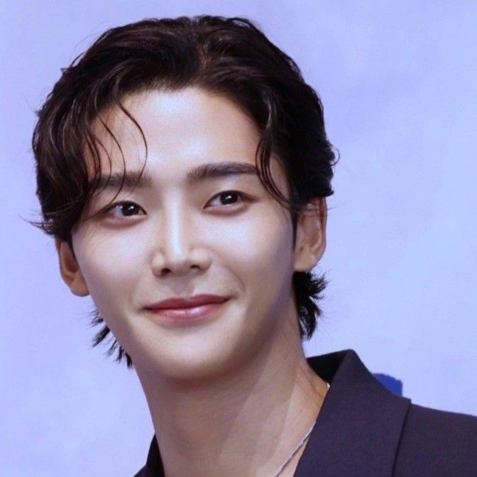 Behind-the-scenes cut of Rowoon