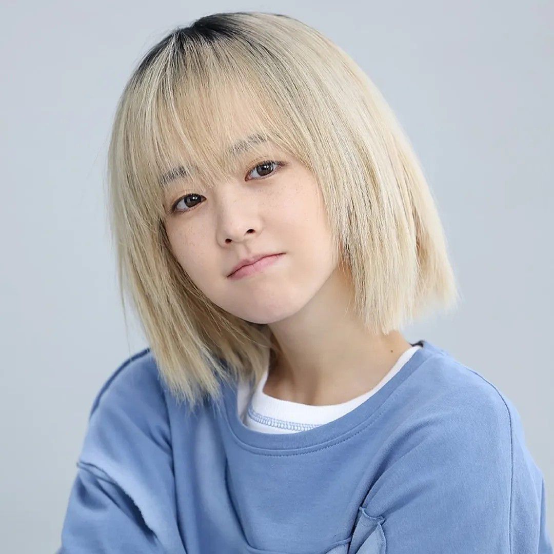 Behind-the-scenes cut of Park Boyoung