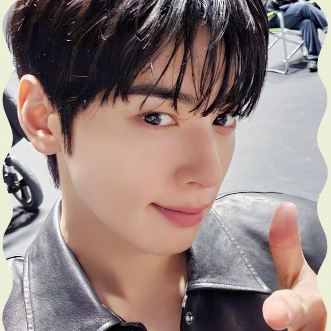 Recent activity shot of Cha Eunwoo