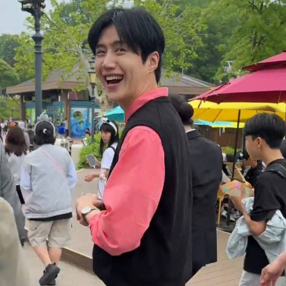 Behind-the-scenes cut of Kim Seonho