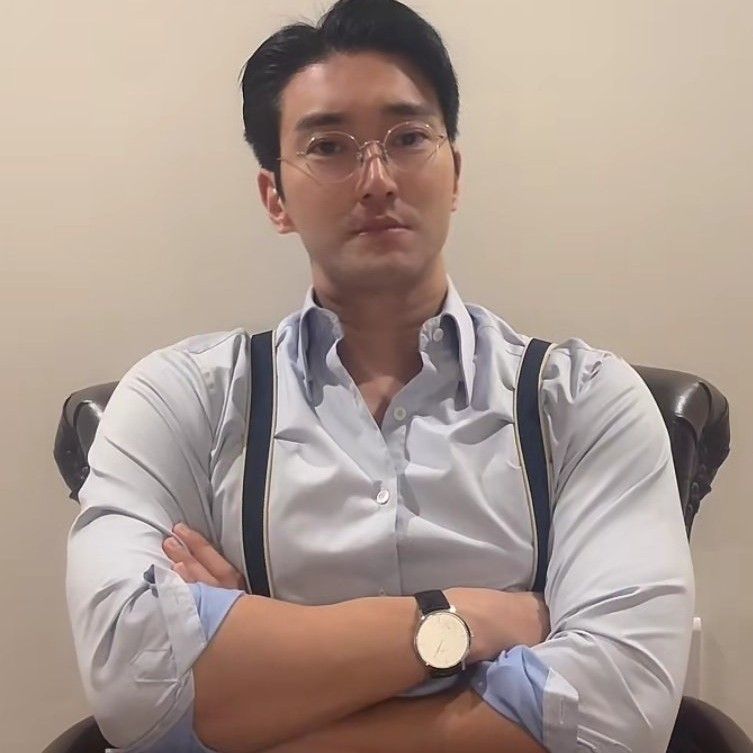 Recent activity shot of Choi Siwon